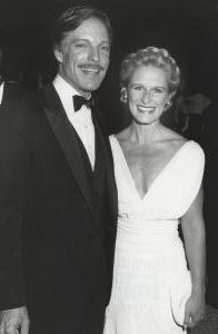 Richard Chamberlain and Glenn Close 1987, NY.jpg
